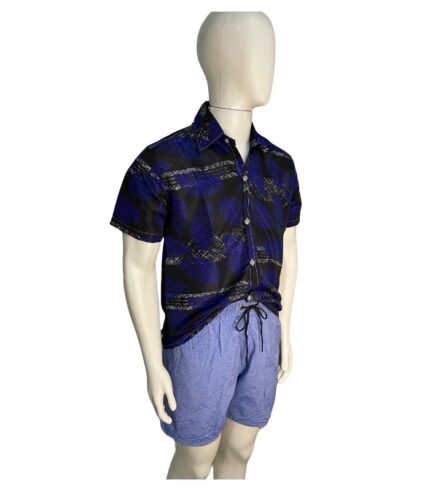 CAMISA PRETA COM ESTAMPA  TROPICAL  AZUL ROYAL TAMANHO 2